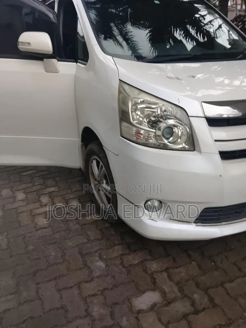 Toyota Noah 2008 White