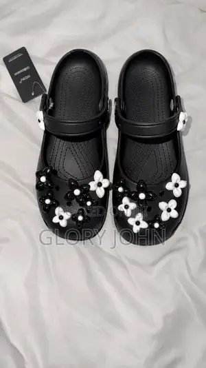 Crocs Za Wanawake – Nyepesi Na Zenye Muonekano Wa Kipekee
