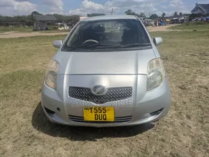 Toyota Vitz 2006 Silver