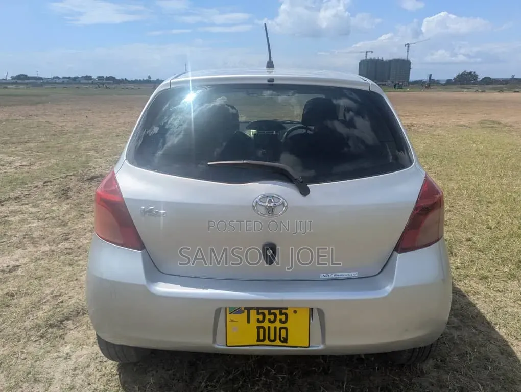 Toyota Vitz 2006 Silver