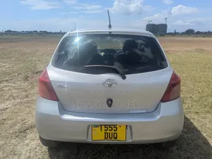 Toyota Vitz 2006 Silver