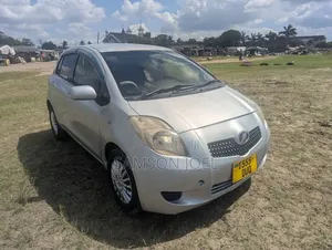 Toyota Vitz 2006 Silver