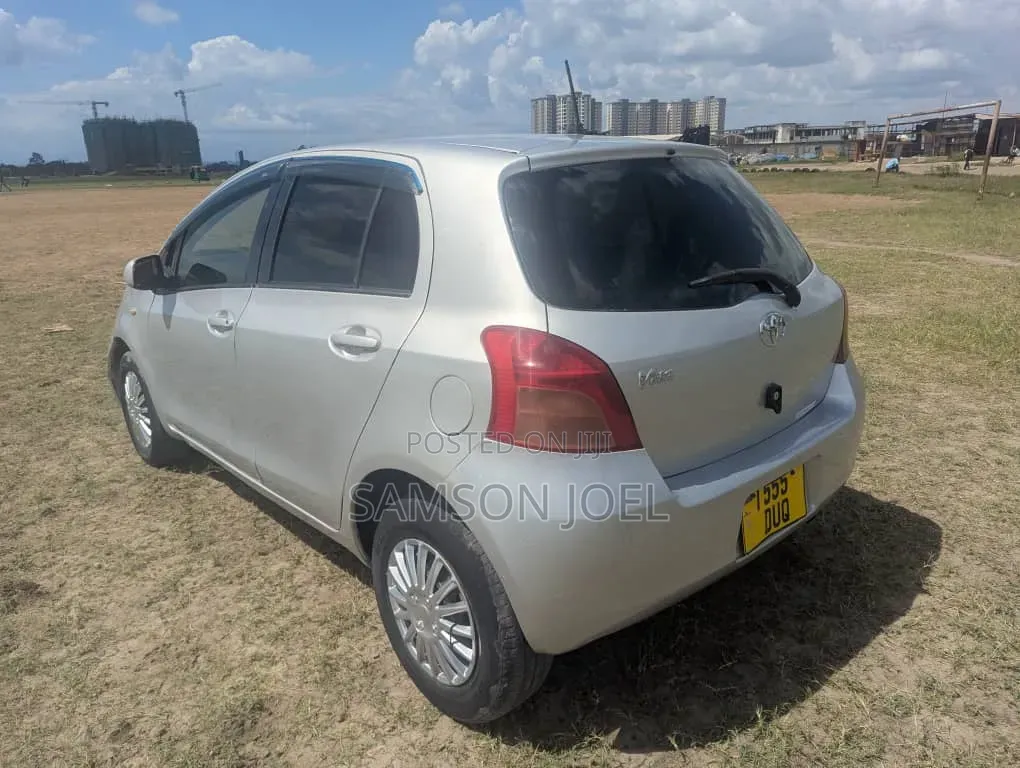 Toyota Vitz 2006 Silver