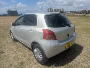 Toyota Vitz 2006 Silver
