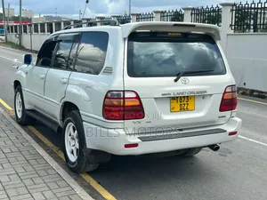 Toyota Land Cruiser 2001 White