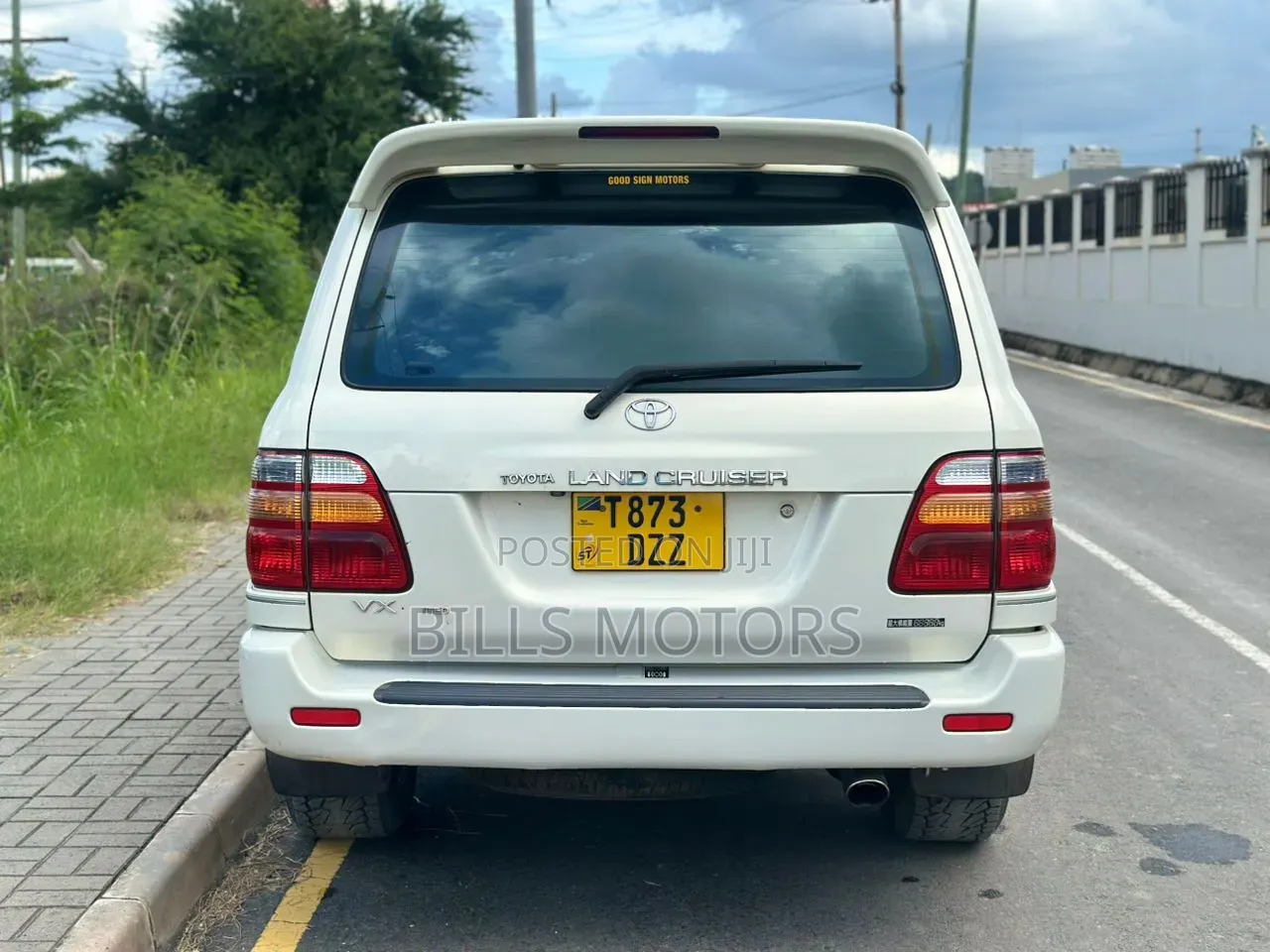 Toyota Land Cruiser 2001 White