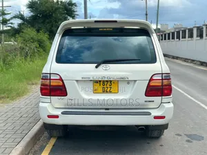 Toyota Land Cruiser 2001 White