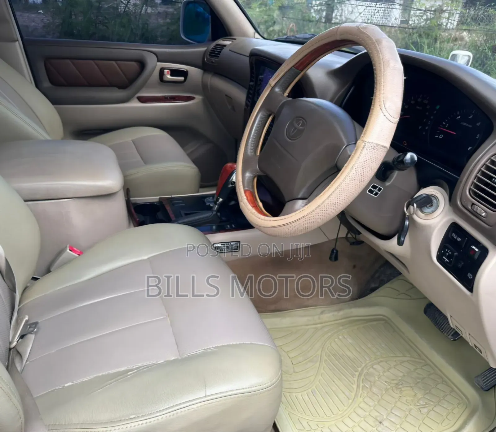 Toyota Land Cruiser 2001 White