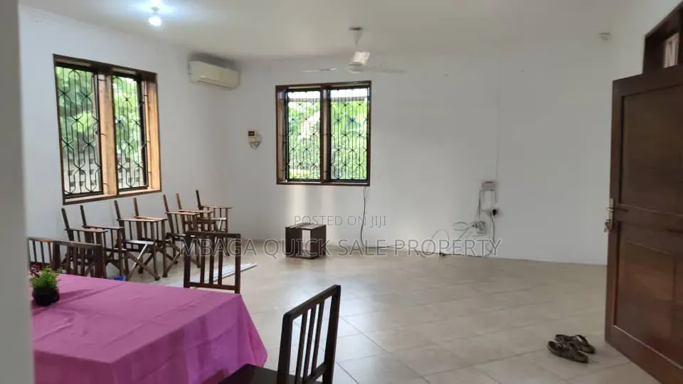 4bdrm Apartment in Ada Estate for rent