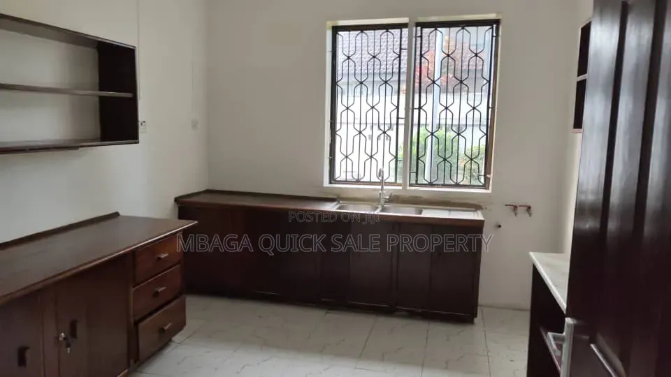 4bdrm Apartment in Ada Estate for rent