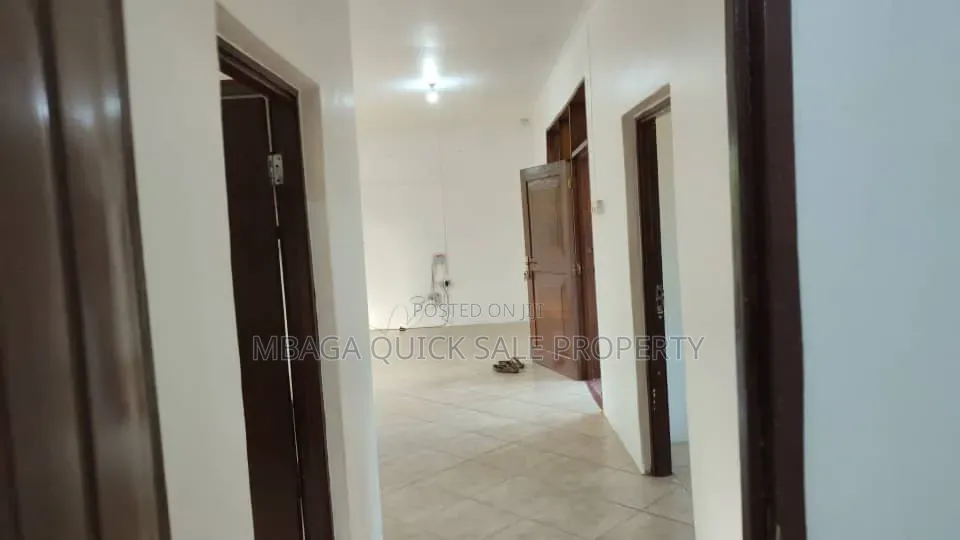 4bdrm Apartment in Ada Estate for rent