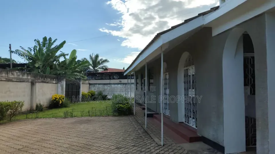 4bdrm Apartment in Ada Estate for rent