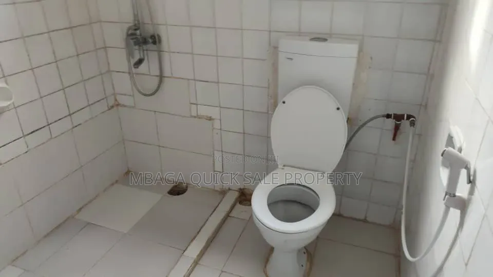 4bdrm Apartment in Ada Estate for rent