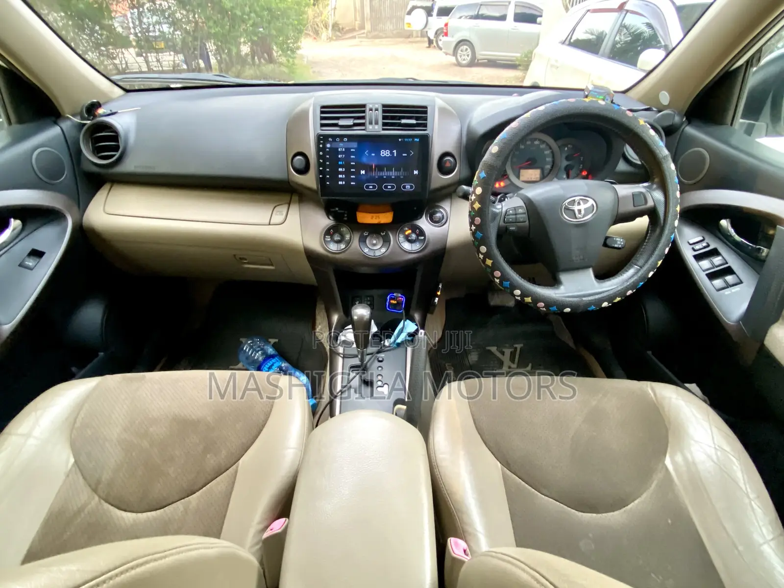 Toyota Vanguard 2012 White