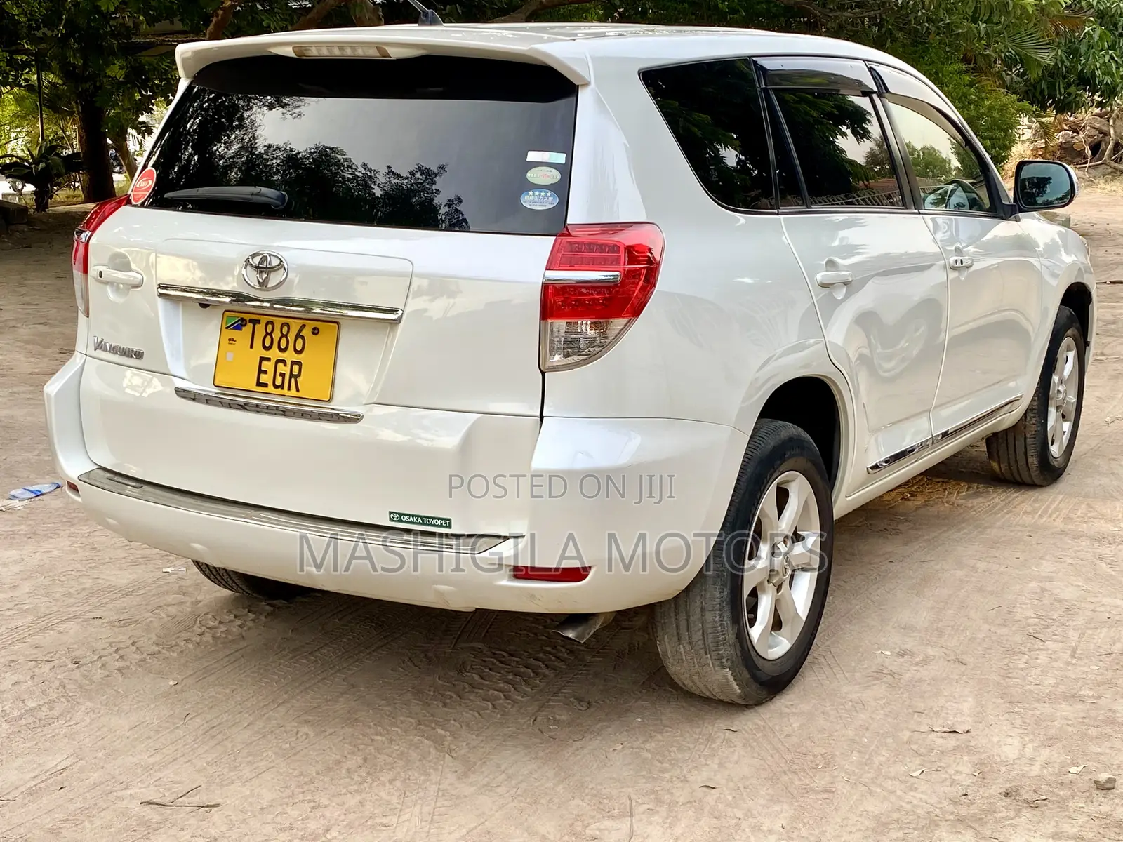Toyota Vanguard 2012 White