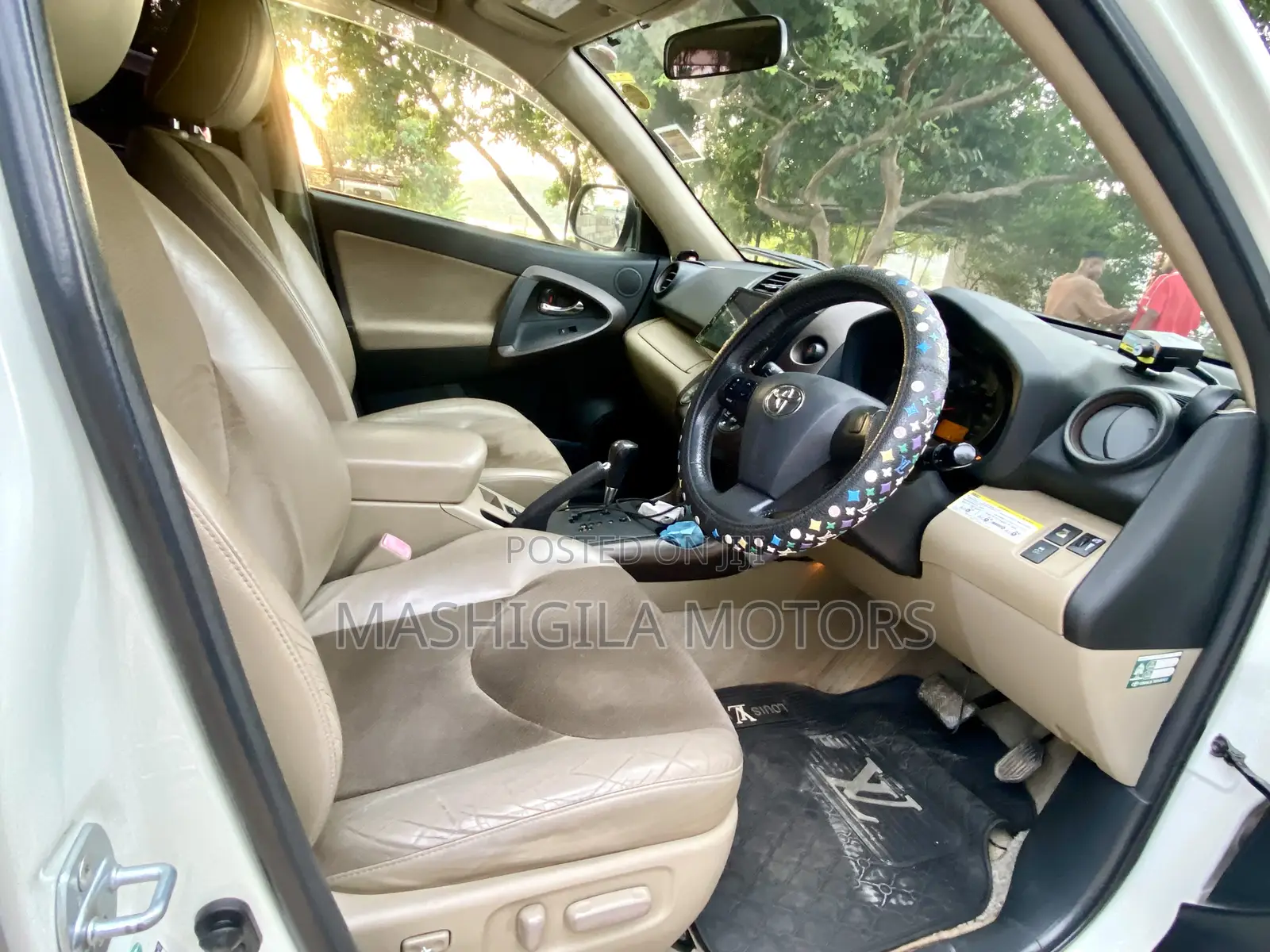 Toyota Vanguard 2012 White