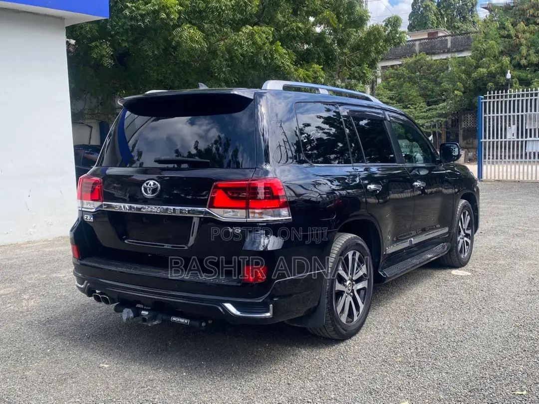 Toyota Land Cruiser 4.6 V8 ZX 2016 Matt Black