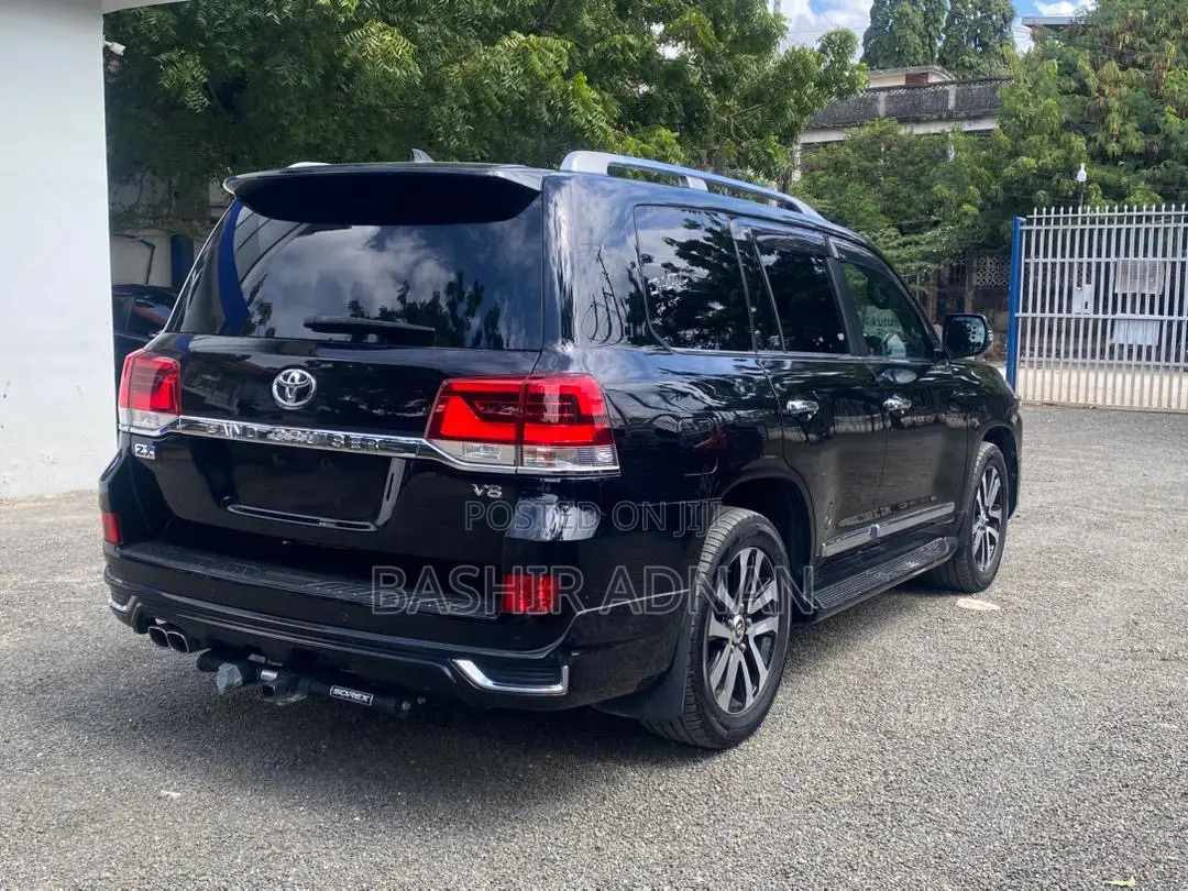 Toyota Land Cruiser 4.6 V8 ZX 2016 Matt Black