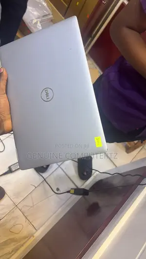 Laptop Dell Latitude 5320 2-in-1 32GB Intel Core i7 SSD 256GB