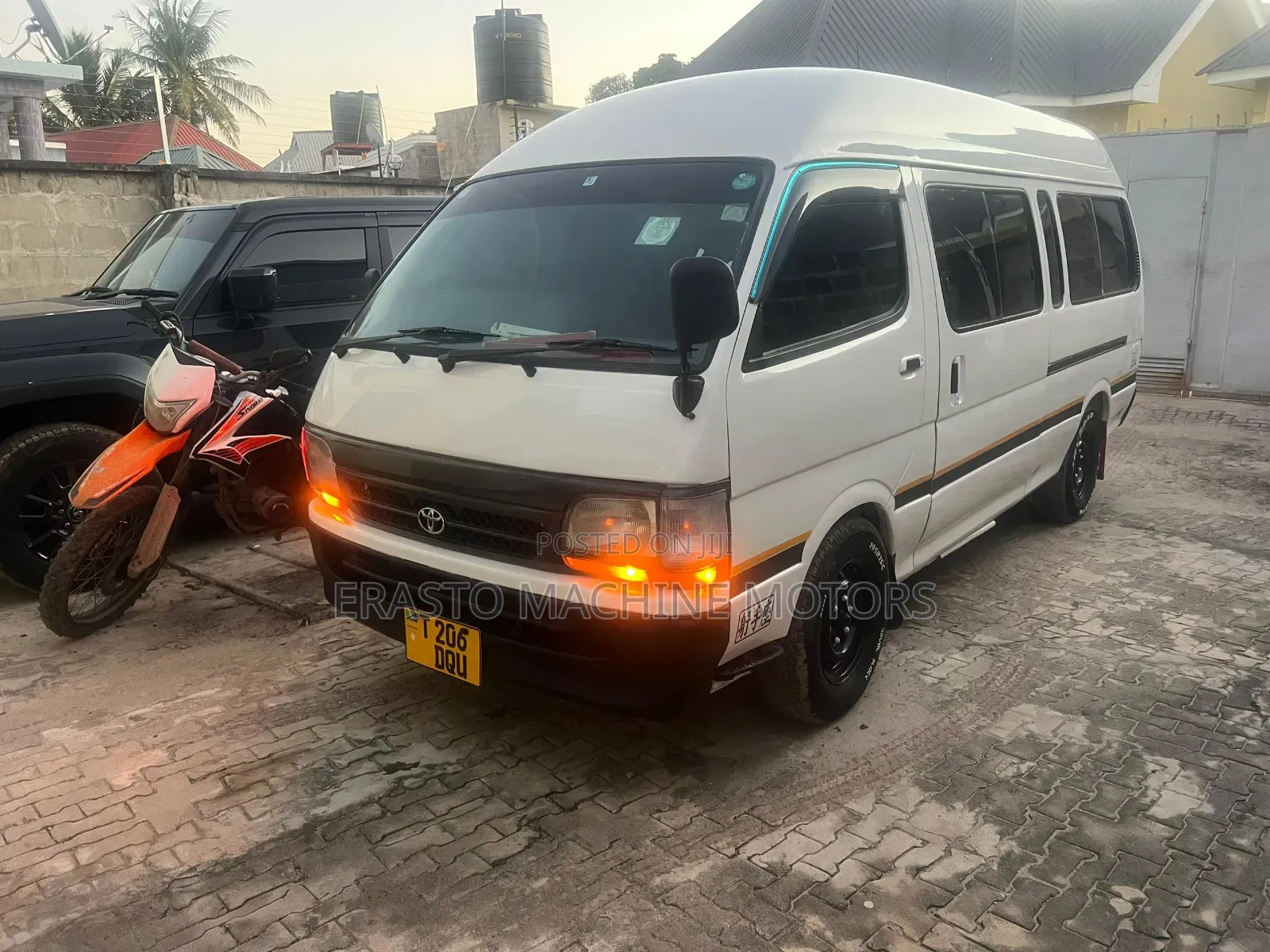 Toyota HiAce 2000 White