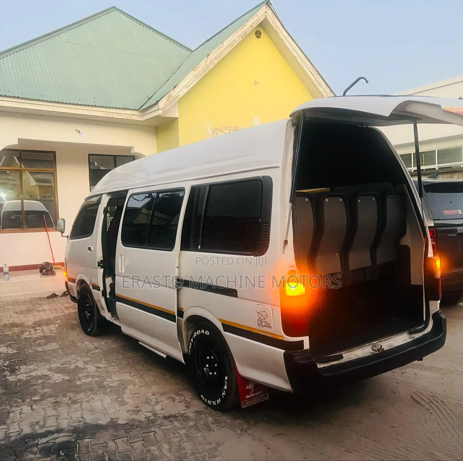 Toyota HiAce 2000 White