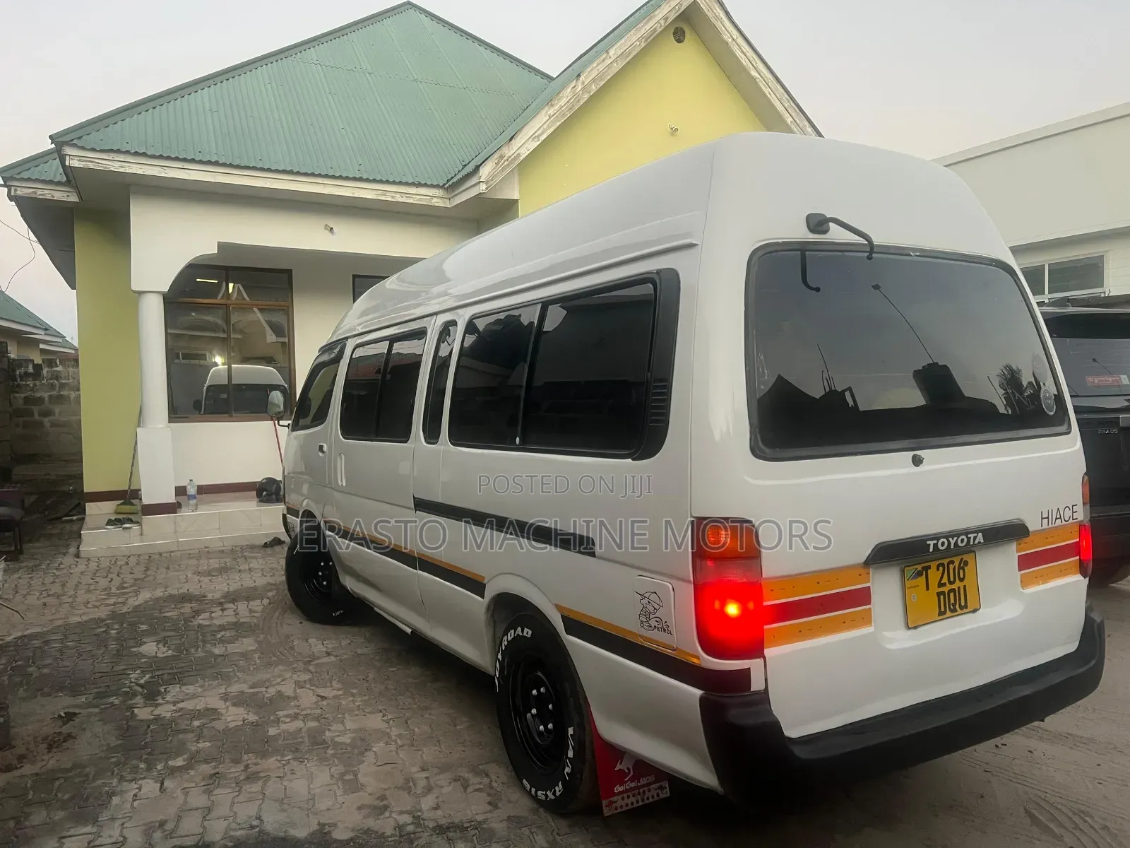 Toyota HiAce 2000 White