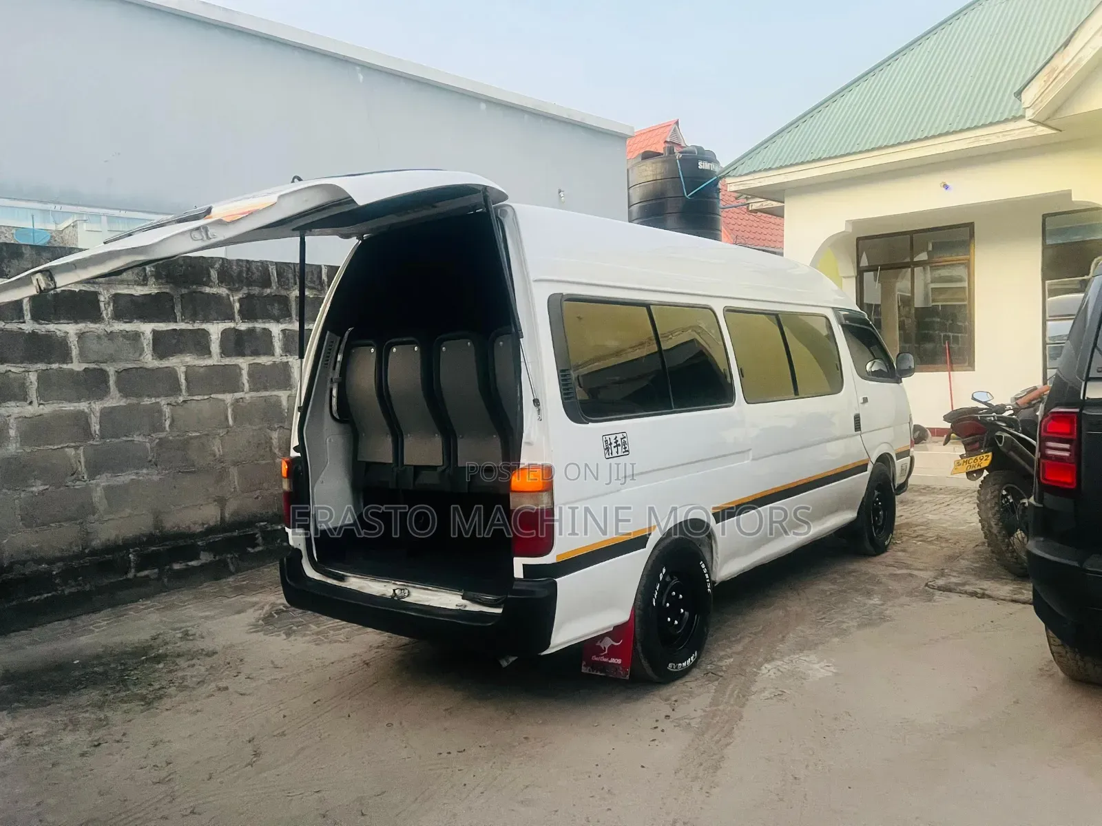 Toyota HiAce 2000 White