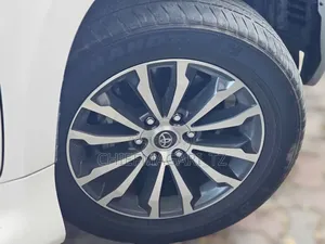 Toyota Land Cruiser Prado 2019 Pearl