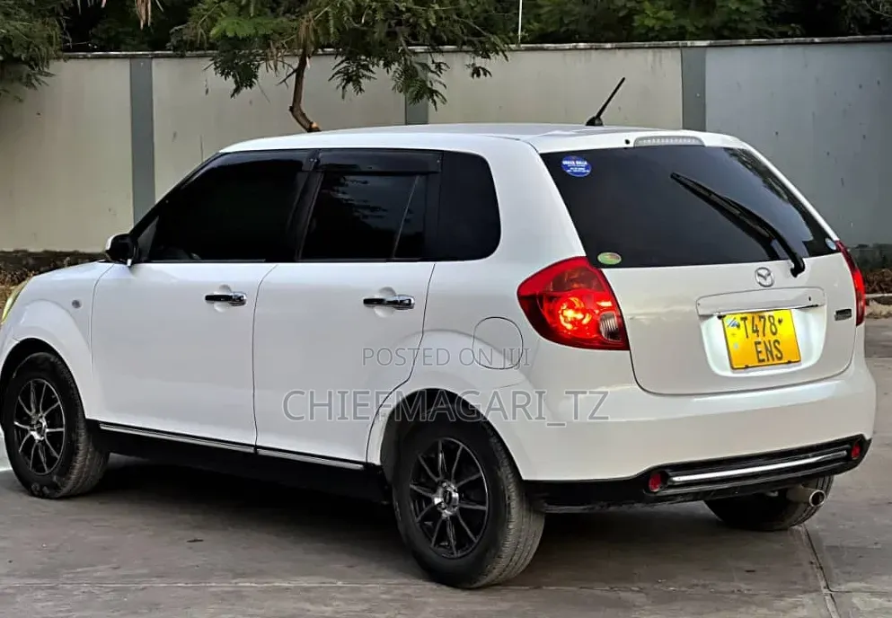 Mazda Verisa 2010 Pearl