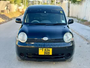 Toyota Sienta 2004 Black