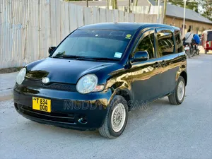 Toyota Sienta 2004 Black