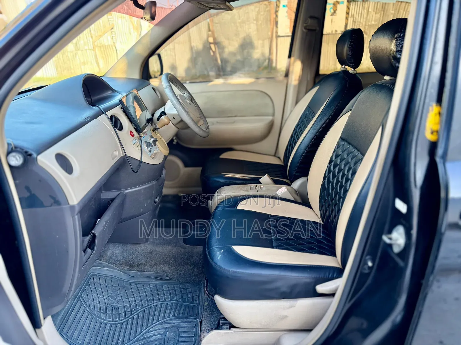Toyota Sienta 2004 Black