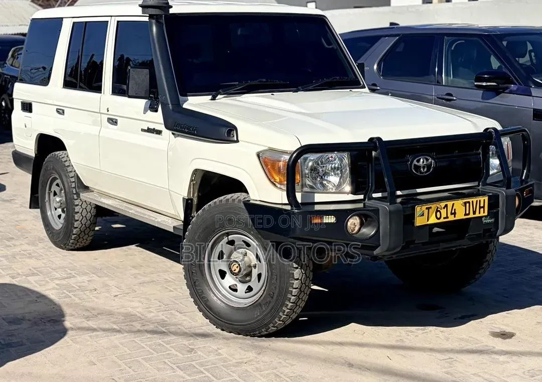 Toyota Land Cruiser 2018 White