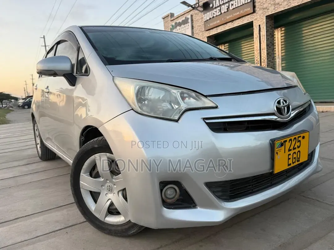 Toyota Ractis 2012 Silver