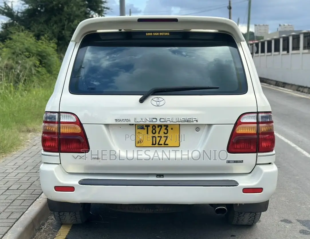 Toyota Land Cruiser 2003 White