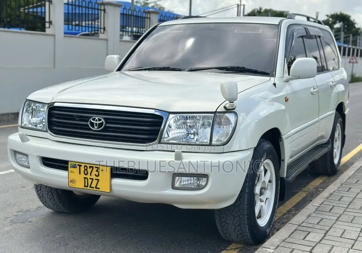 Toyota Land Cruiser 2003 White