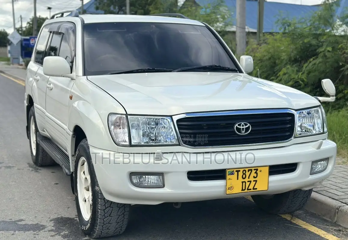 Toyota Land Cruiser 2003 White