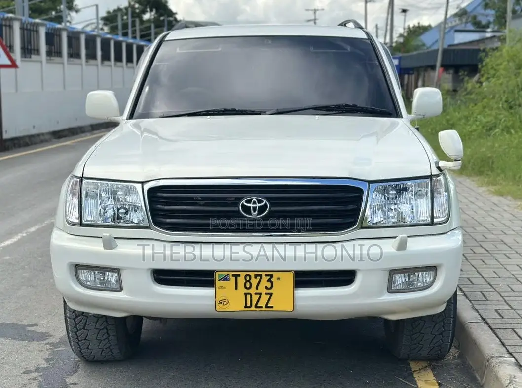 Toyota Land Cruiser 2003 White