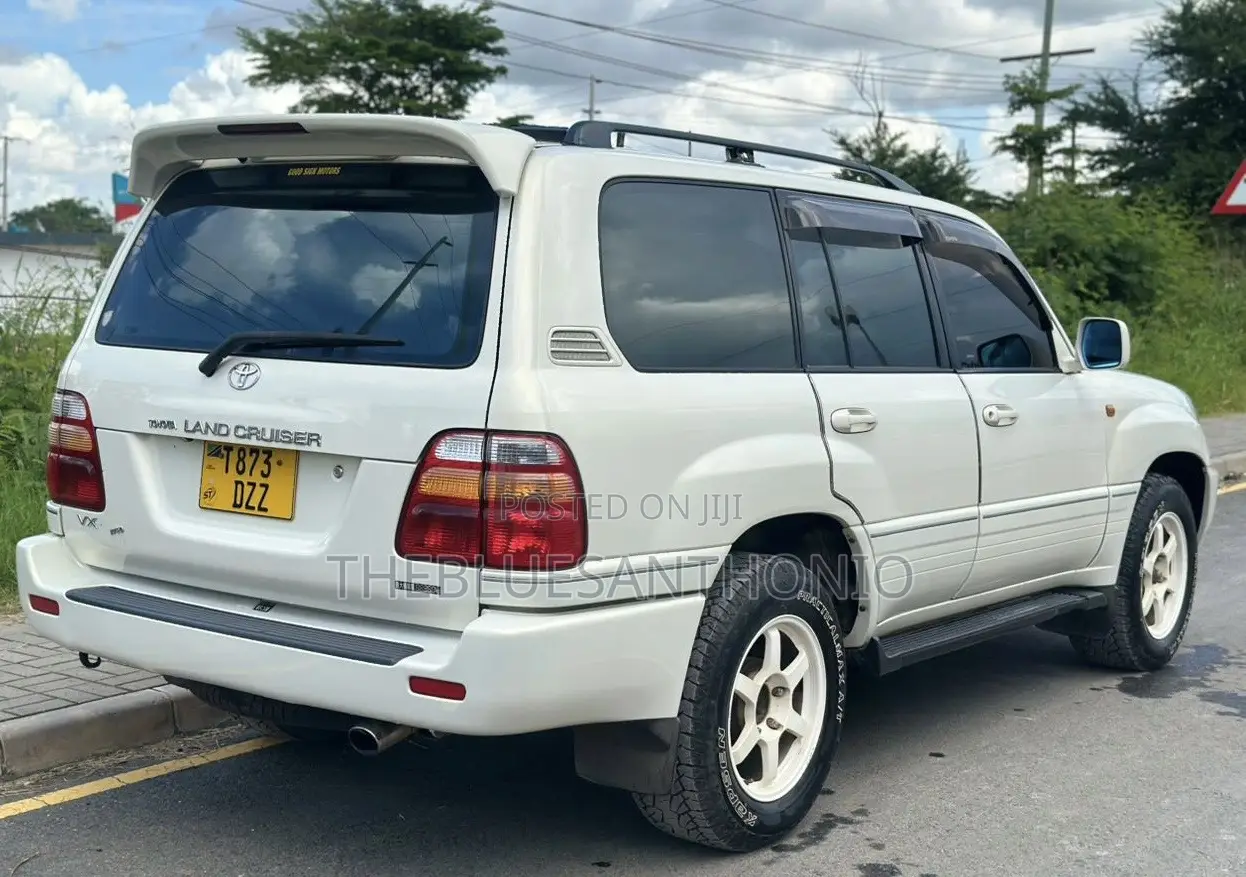 Toyota Land Cruiser 2003 White