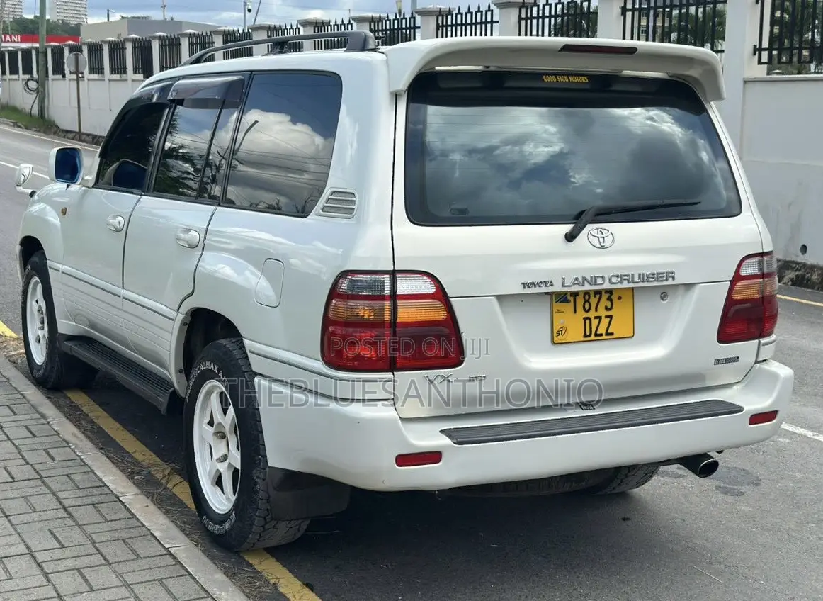 Toyota Land Cruiser 2003 White