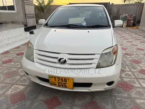 Toyota IST 2005 Off white