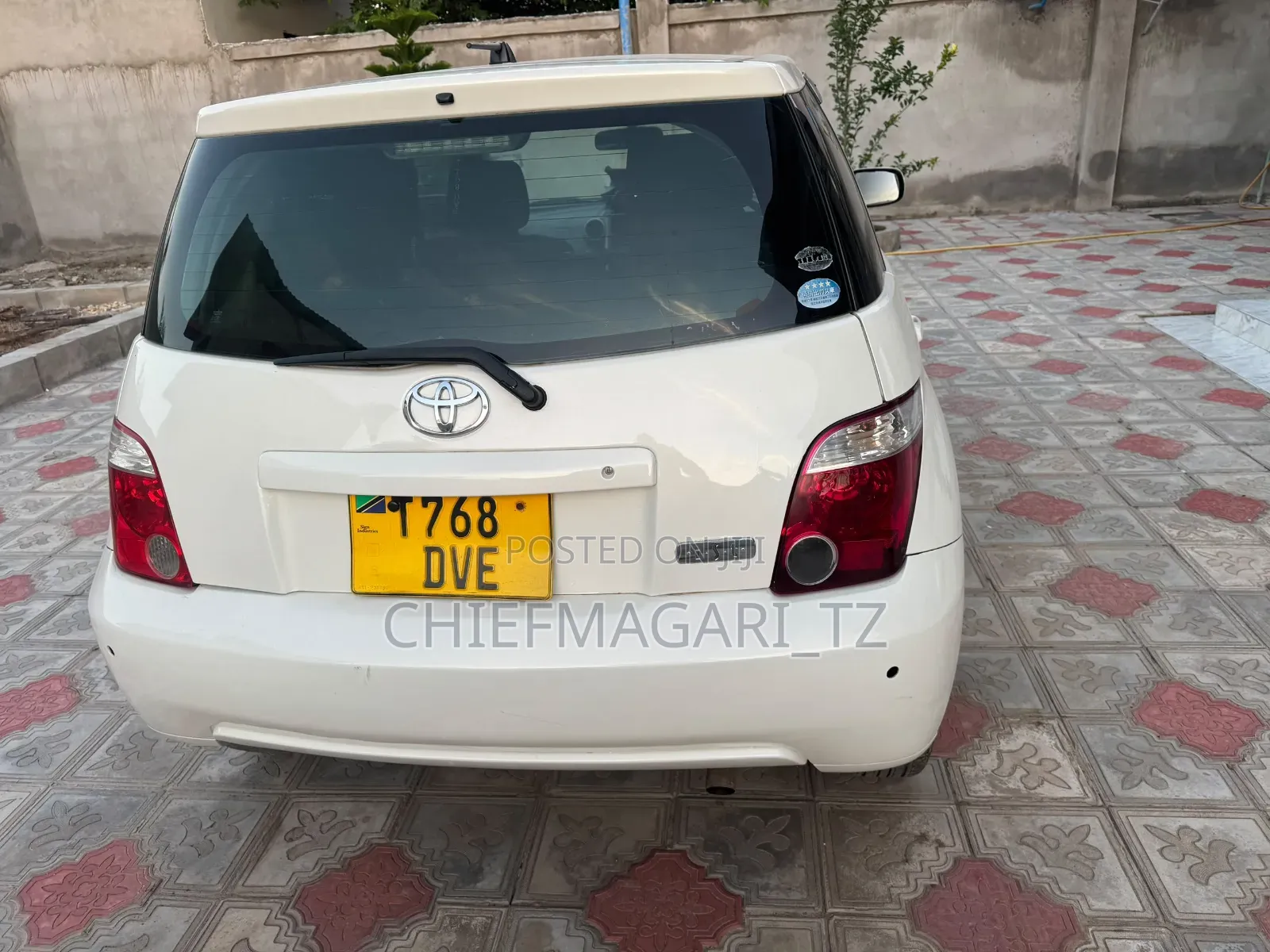 Toyota IST 2005 Off white