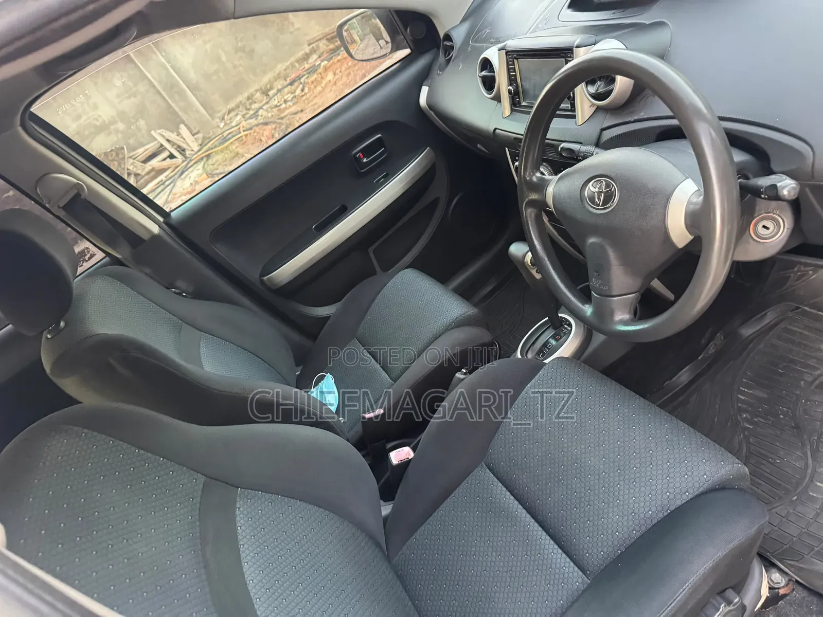 Toyota IST 2005 Off white