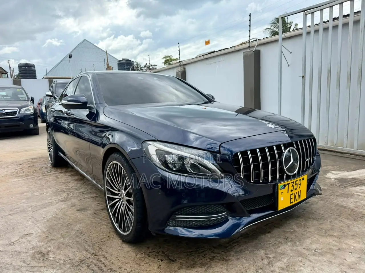 Mercedes-Benz C180 2014 Blue