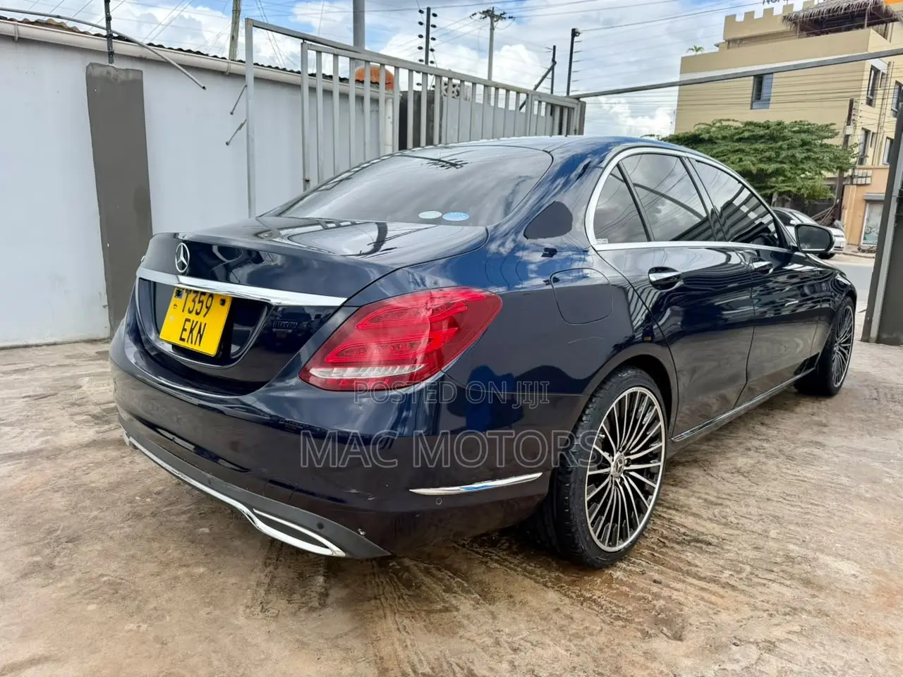 Mercedes-Benz C180 2014 Blue