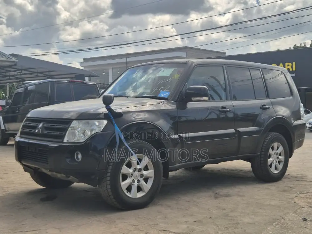 Mitsubishi Pajero 3.2 DI-D Elegance Automatic 2008 Black