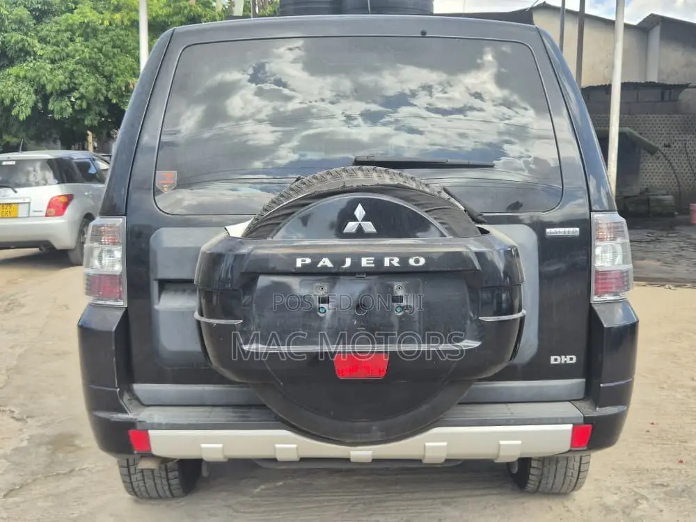 Mitsubishi Pajero 3.2 DI-D Elegance Automatic 2008 Black