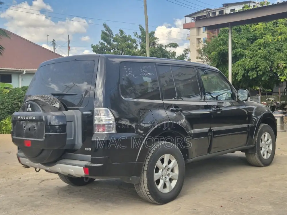 Mitsubishi Pajero 3.2 DI-D Elegance Automatic 2008 Black