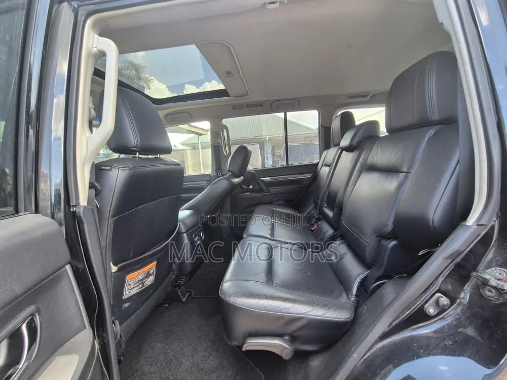 Mitsubishi Pajero 3.2 DI-D Elegance Automatic 2008 Black