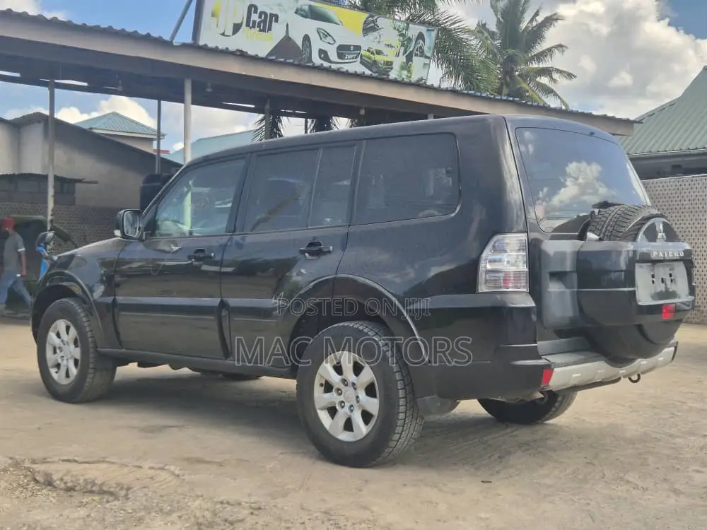 Mitsubishi Pajero 3.2 DI-D Elegance Automatic 2008 Black